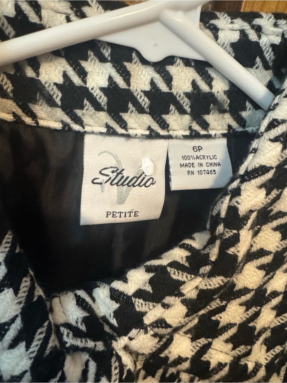 V Studio Black and White Houndstooth Short Coat - Picture 2 of 3